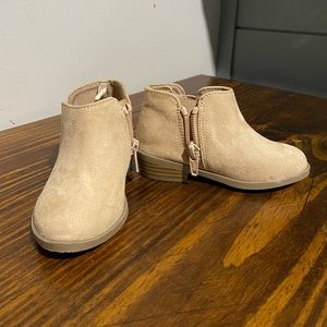 Old Navy suede toddler booties size 6